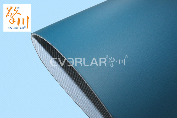 墨綠色啞光PVC輸送帶加導條耐腐蝕防滑易清潔工業皮帶定制