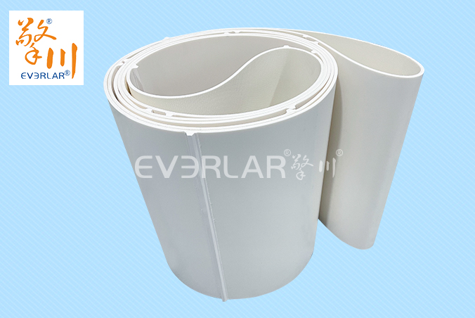 白色PU輸送帶加導條耐磨平穩易清潔工業皮帶