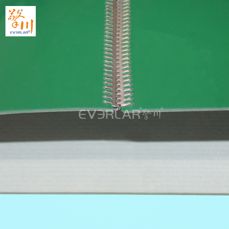 綠色PVC輸送帶加導(dǎo)條鋼扣防滑食品加工行業(yè)生產(chǎn)線皮帶定制