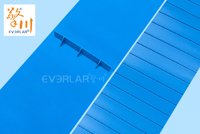 易清潔TPU加擋板輸送帶藍色食品級防溢抗污生產線設備傳送帶