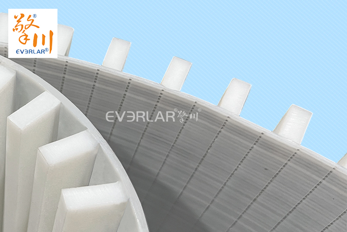 白色聚氨酯鋼絲平面同步帶加擋板物流包裝耐磨耐油PU傳動帶工業(yè)皮帶