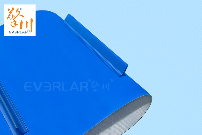 藍色PVC輸送帶加擋板導條耐磨防跑偏防掉落自動化生產(chǎn)線物料傳送工業(yè)皮帶